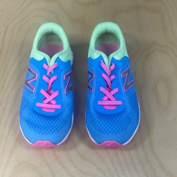 New Balance Kids Running Shoes Cushioned Lightweight Sneakers Size 10 - Picture 1 of 8
